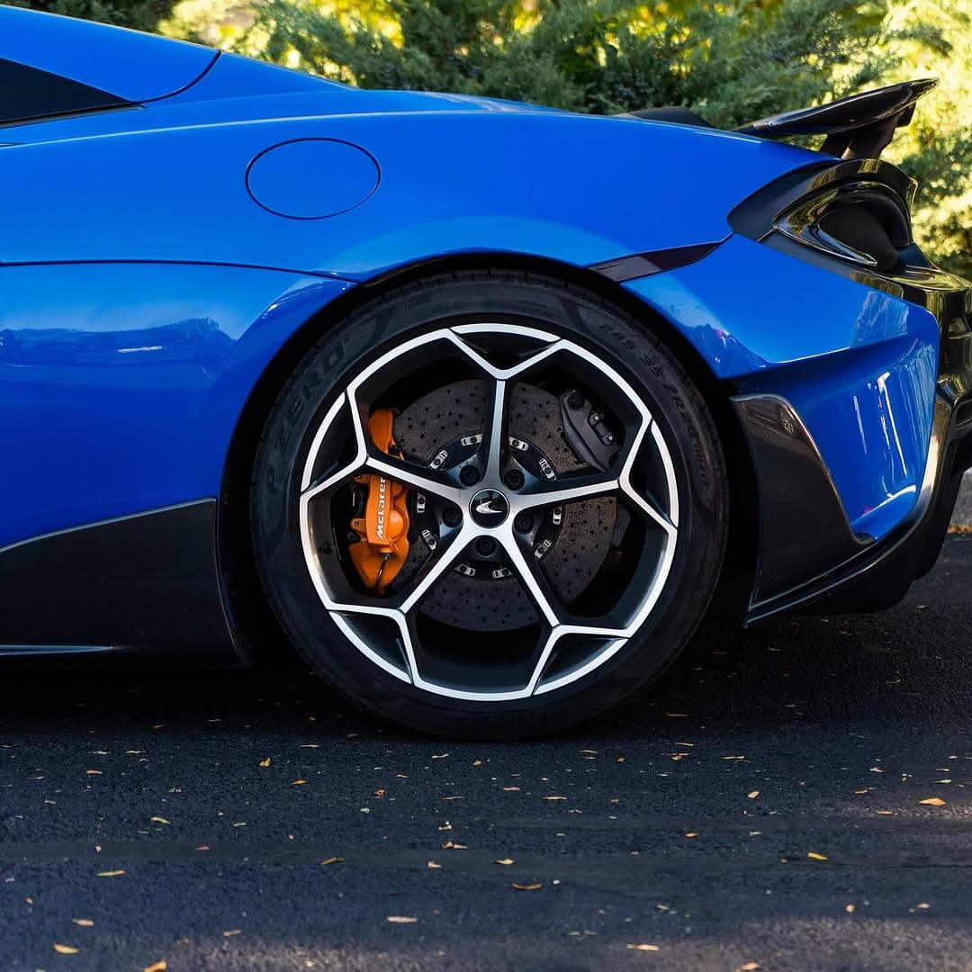 McLaren 650: Detail: wheels and brakes