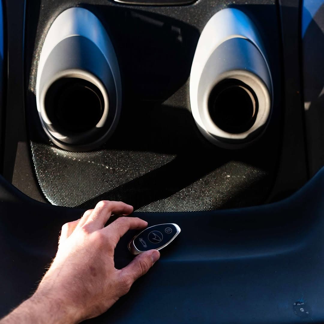 McLaren 650: Interior: driver-focused cabin