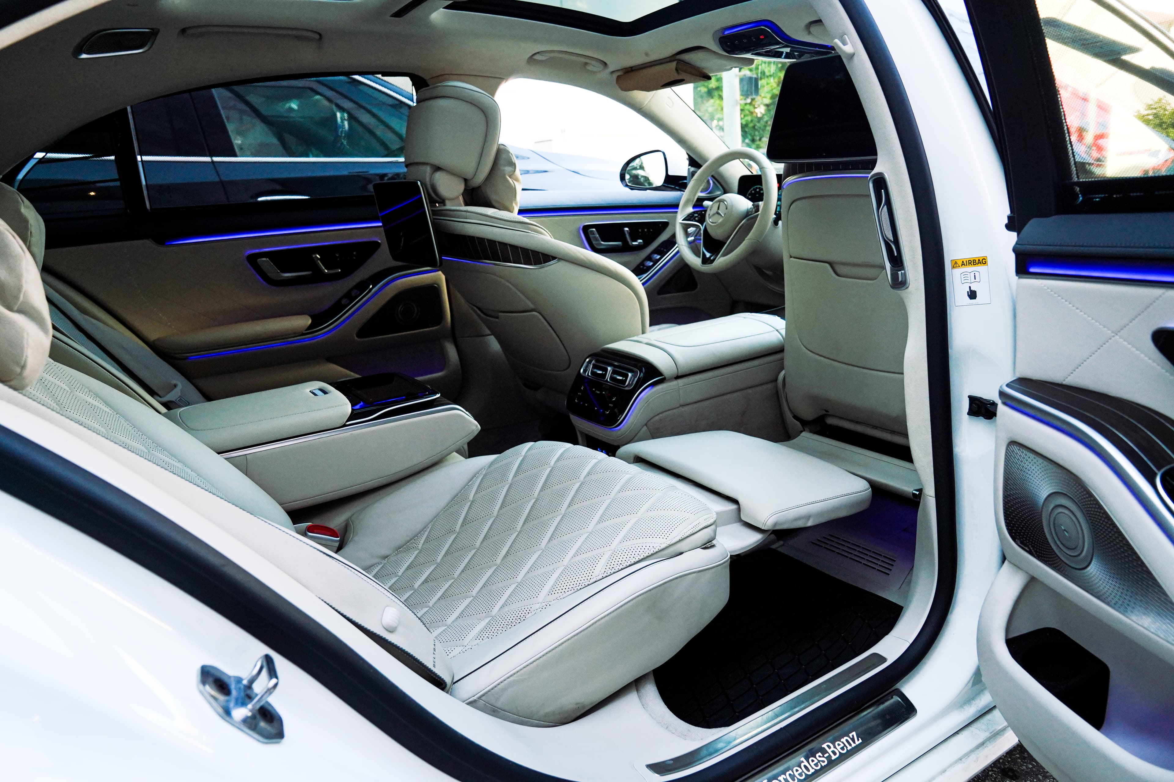 Mercedes-Benz S580: Exterior: profile and length