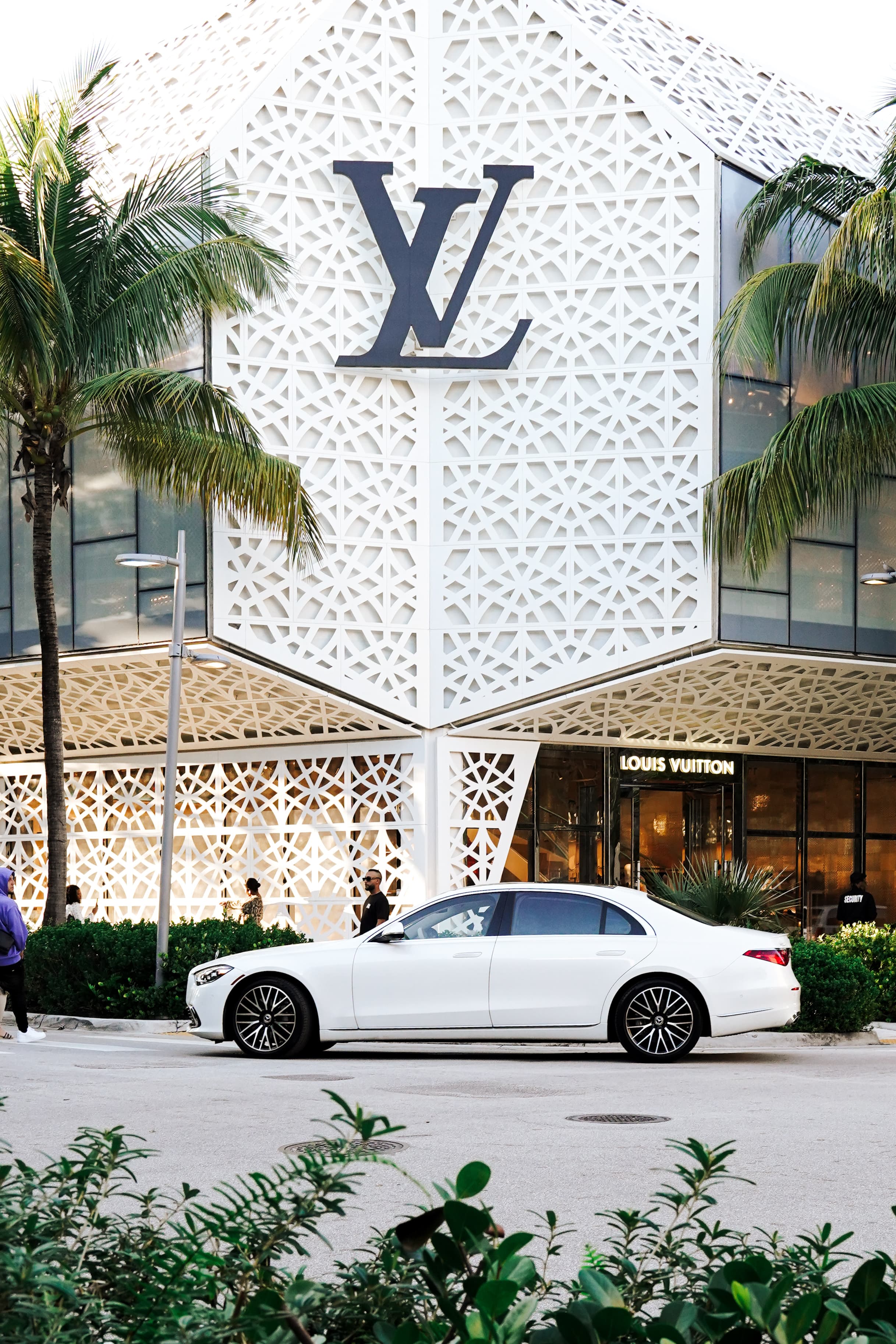Mercedes-Benz S580: Exterior: rear and lighting