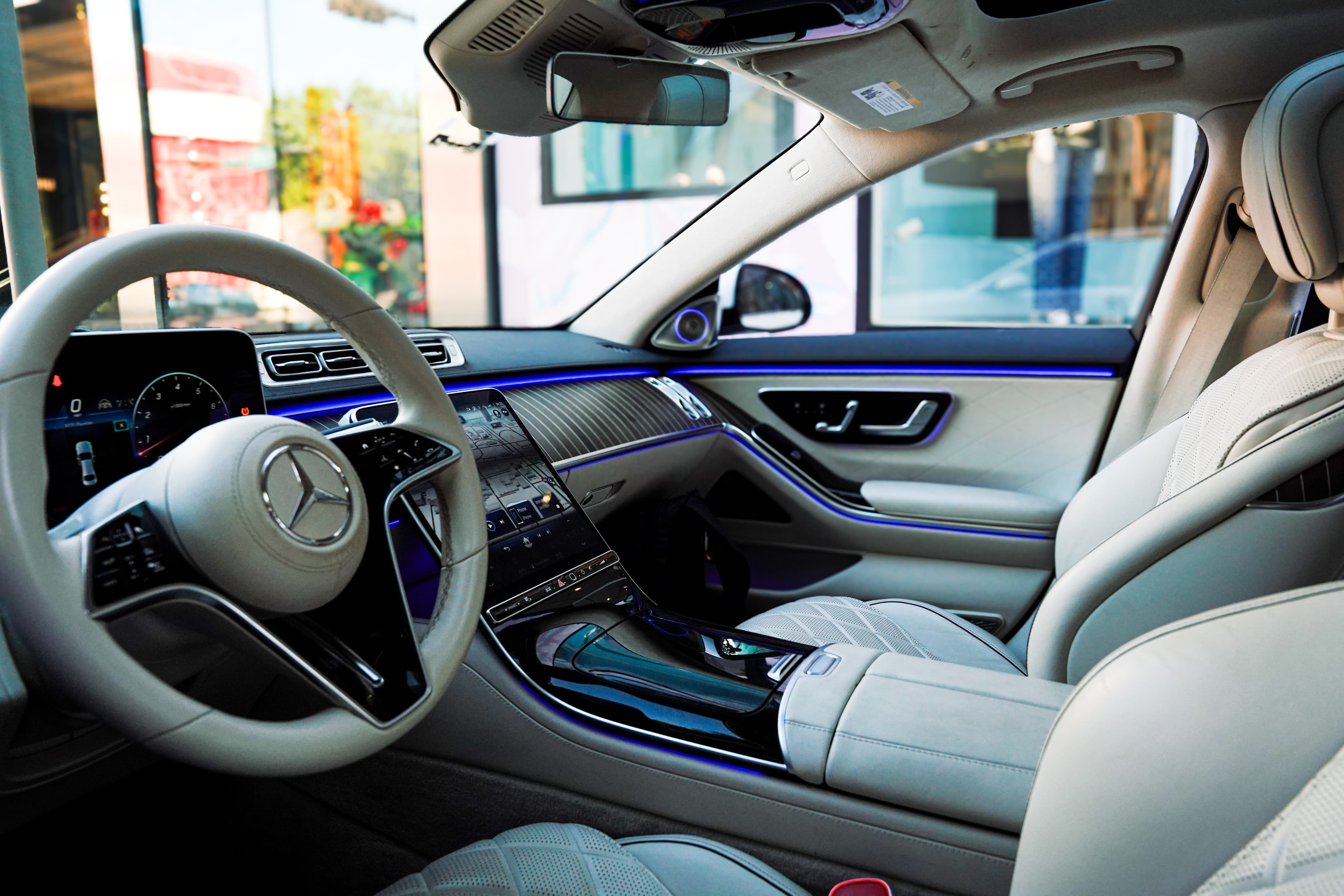 Mercedes-Benz S580: Interior: dashboard and displays