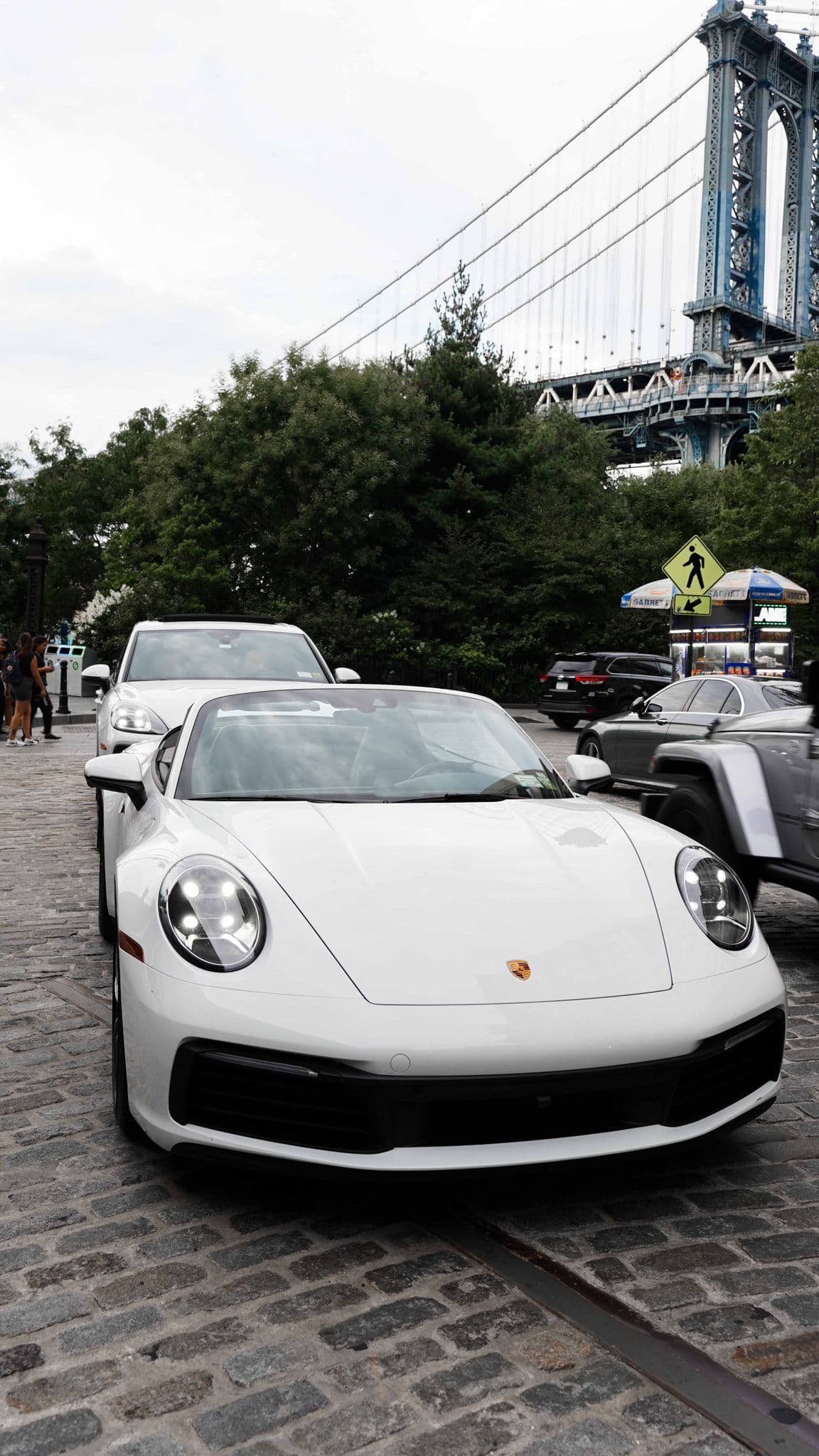Porsche 911: Exterior: hero / front three-quarter