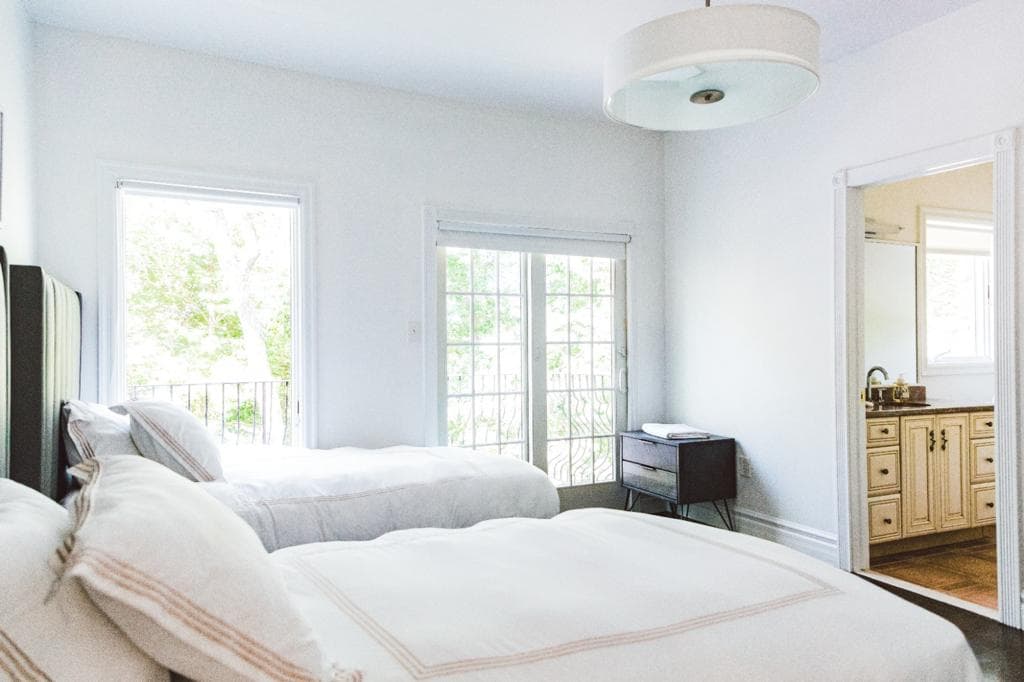 Guest bedroom with two beds and ensuite bath