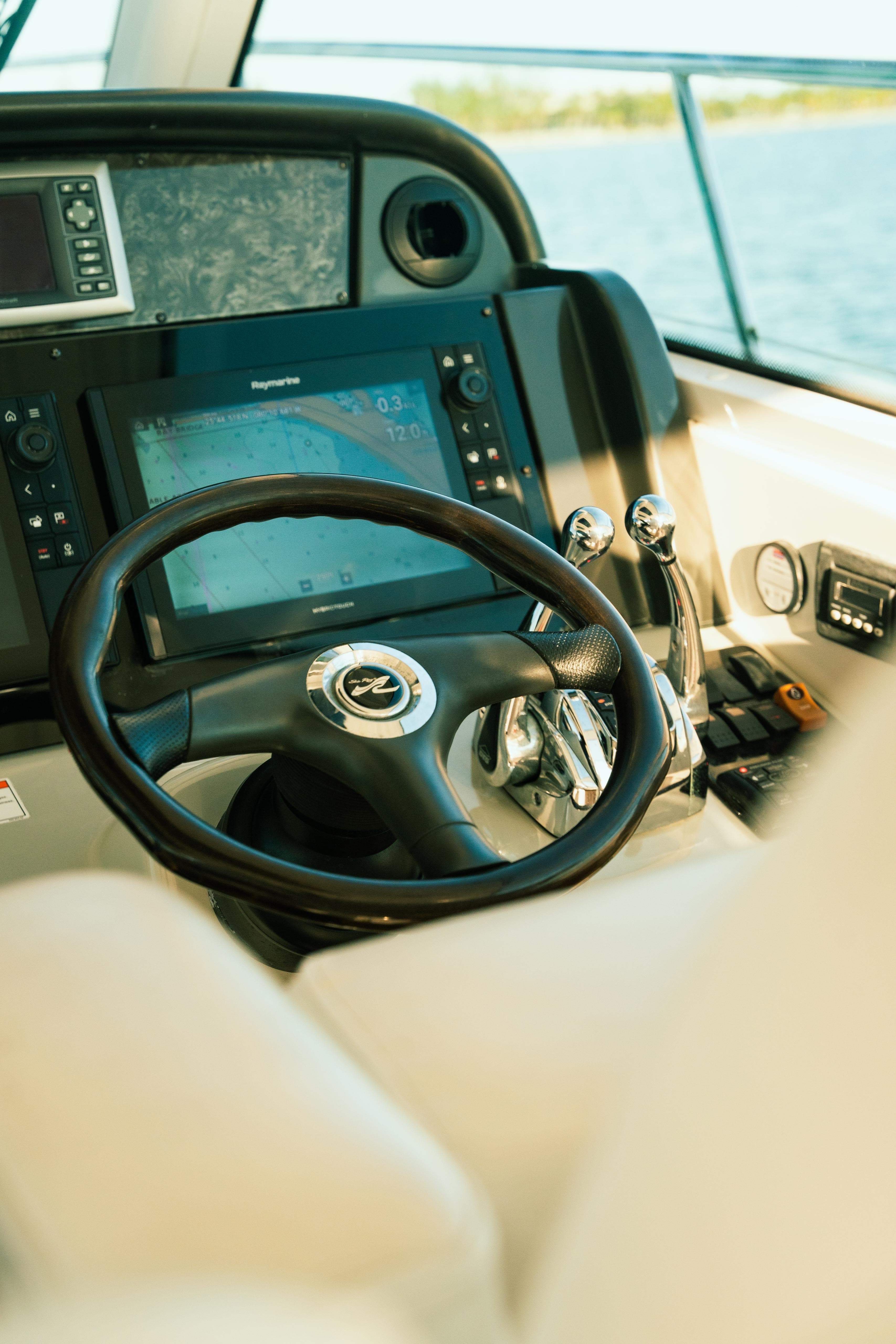 Luxury yacht charter: Main deck: entertaining and sun