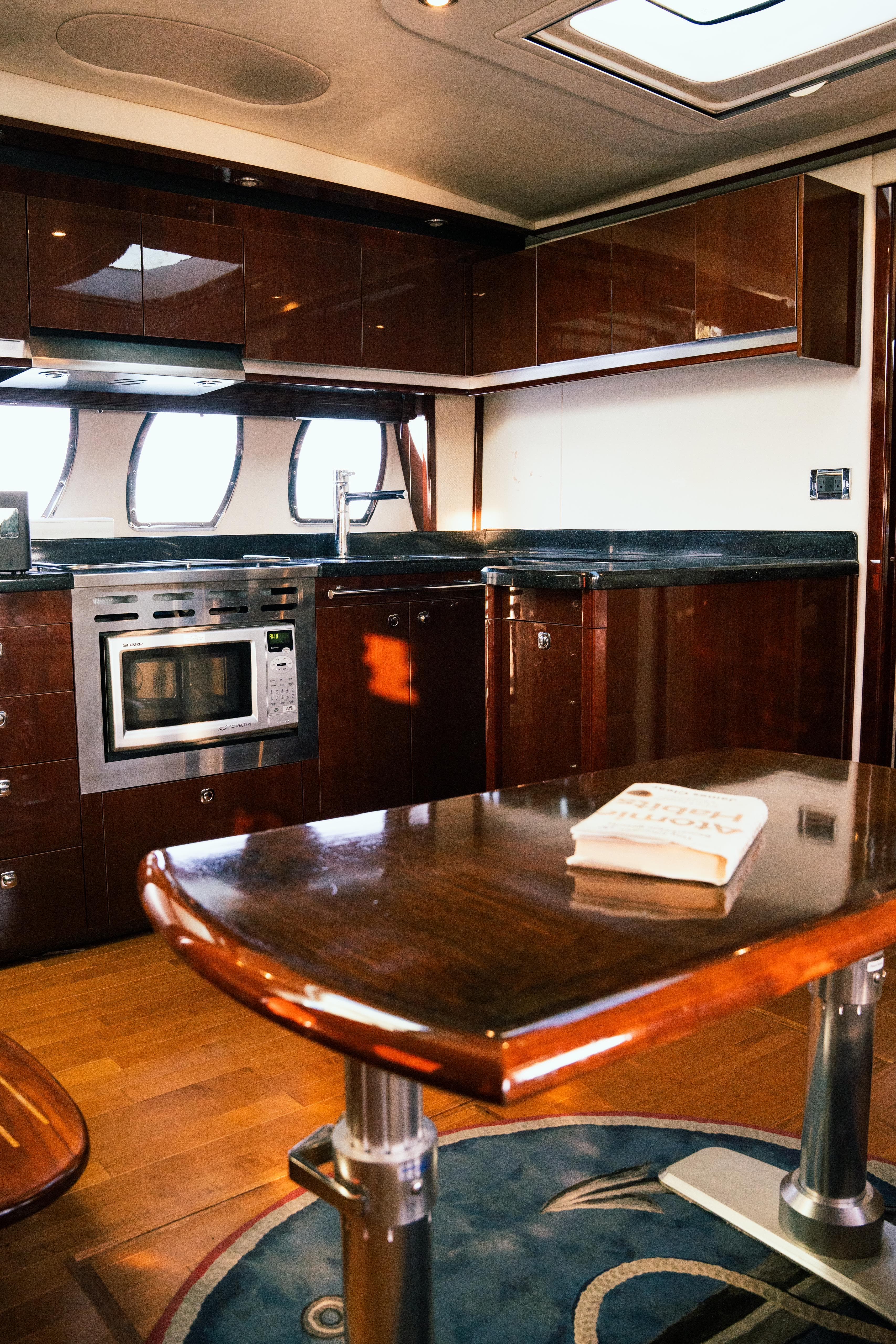 Luxury yacht charter: Underway: wake and horizon