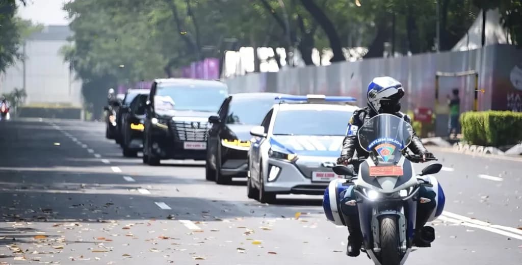 Police escort and secure VIP convoy service by Bell Travels